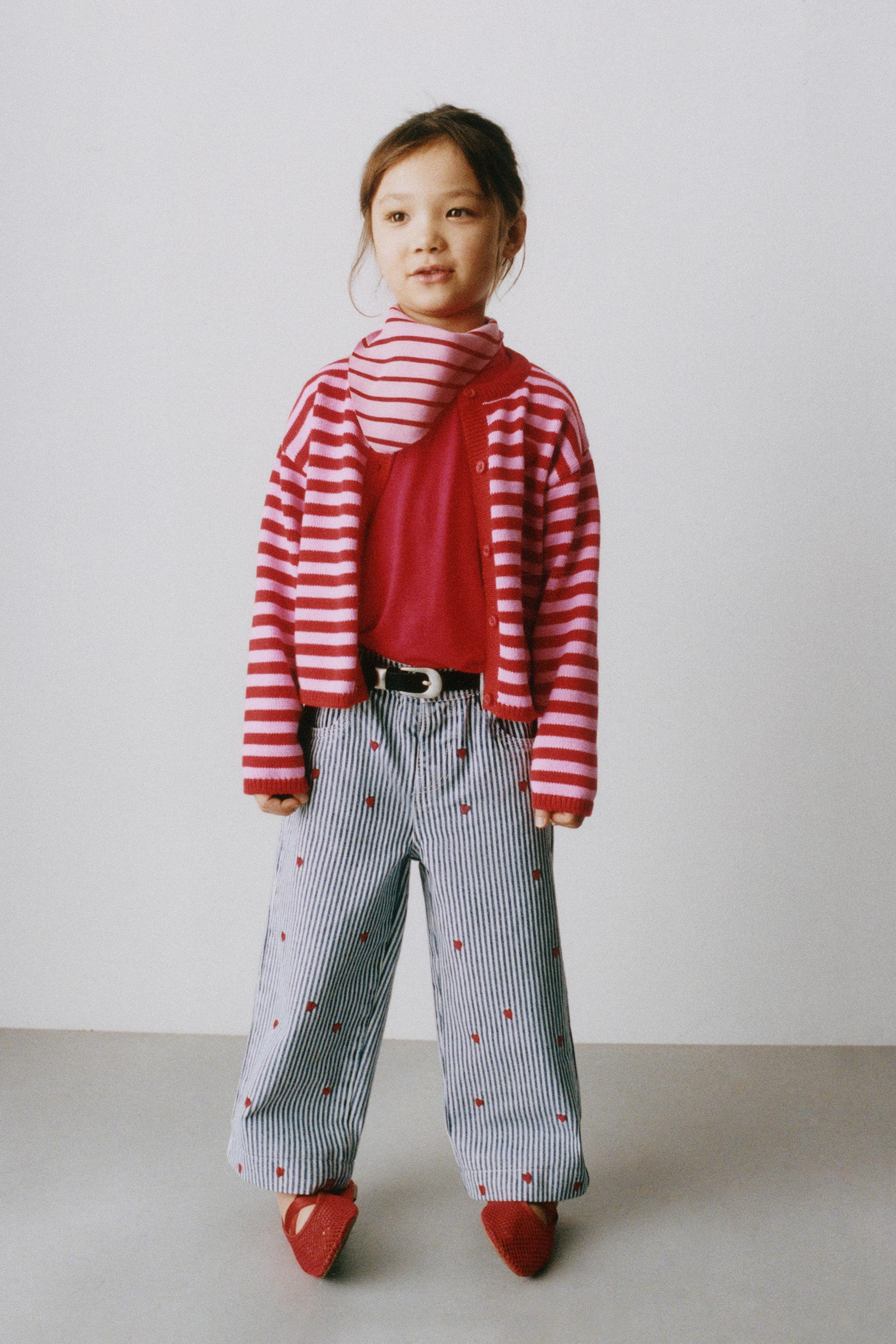 JEANS JUPE-CULOTTE À RAYURES ET CŒURS BRODÉS